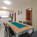 3 Bedroom Gorgeous In 別荘 *